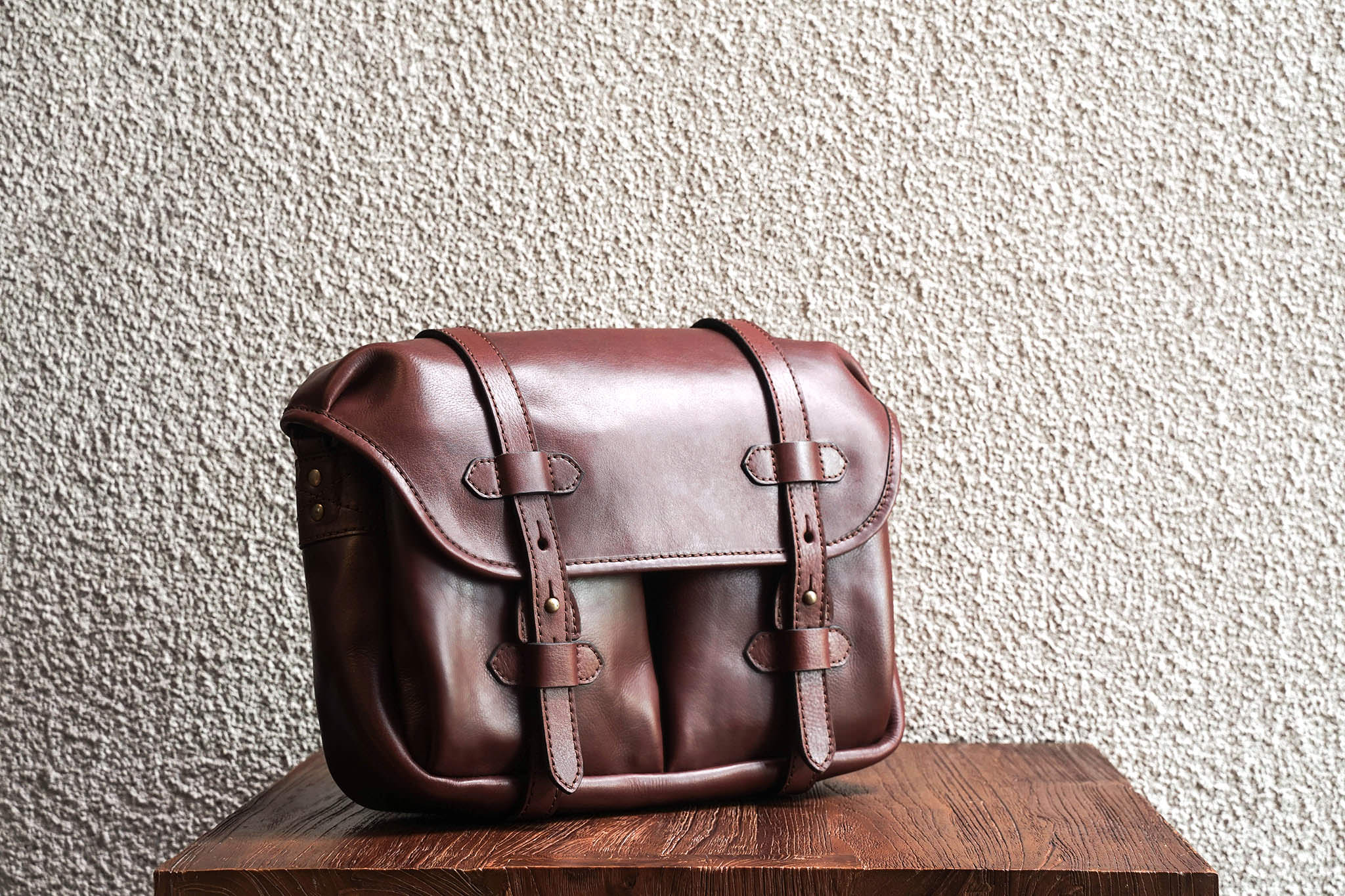 Our bags are made from as few leather pieces as possible. Fewer seams makes for a stronger bag.