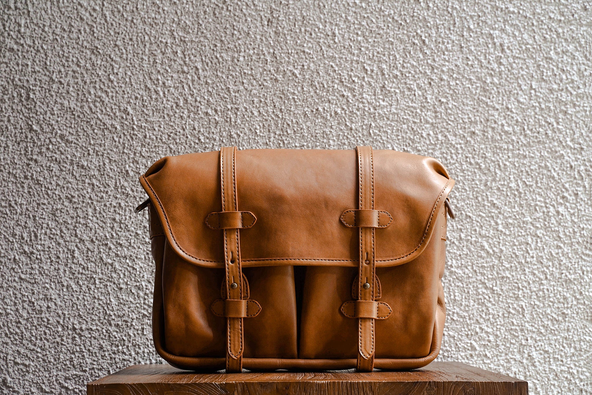 Our bags are made from as few leather pieces as possible. Fewer seams makes for a stronger bag.