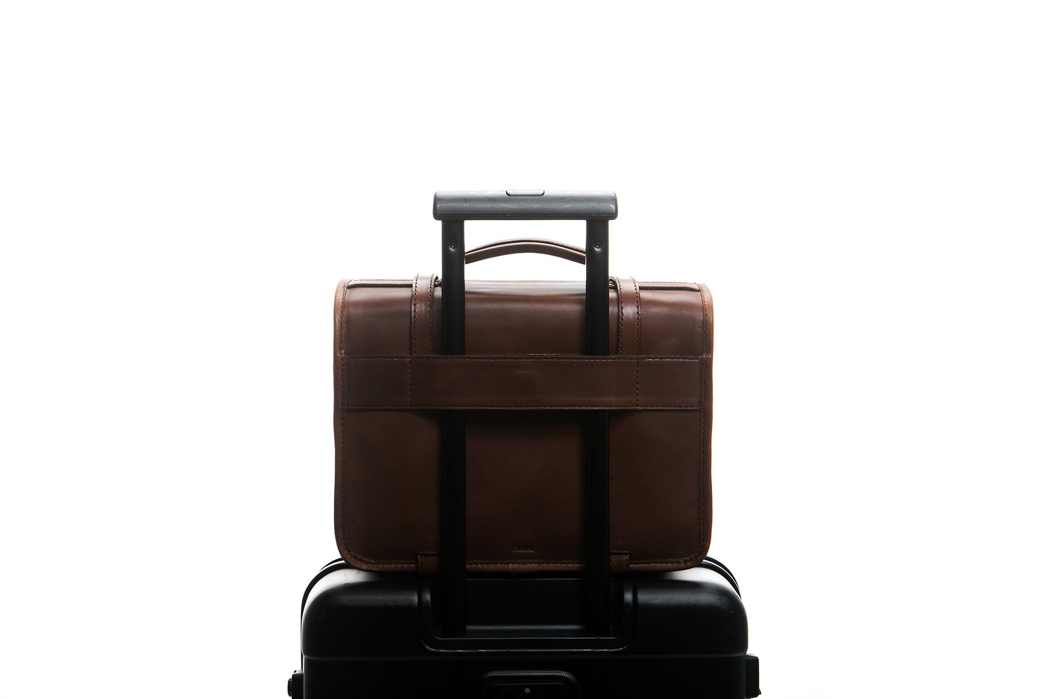 Traveling made easy with a Cravar bag. Function shown here with an all leather older Rana model.