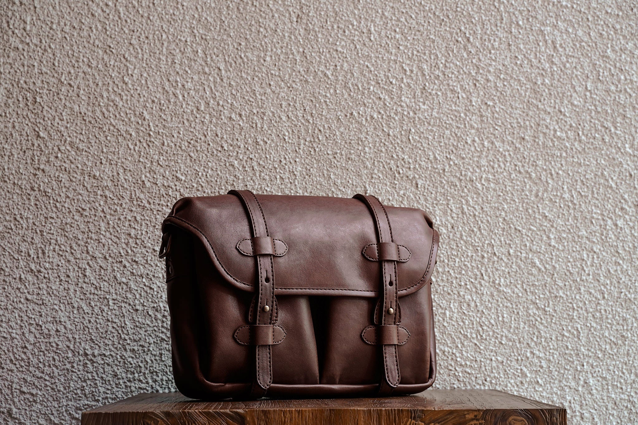 Our bags are made from as few leather pieces as possible. Fewer seams makes for a stronger bag.