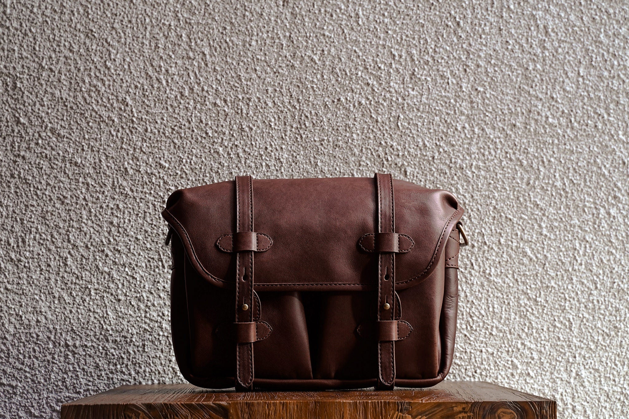 Our bags are made from as few leather pieces as possible. Fewer seams makes for a stronger bag.