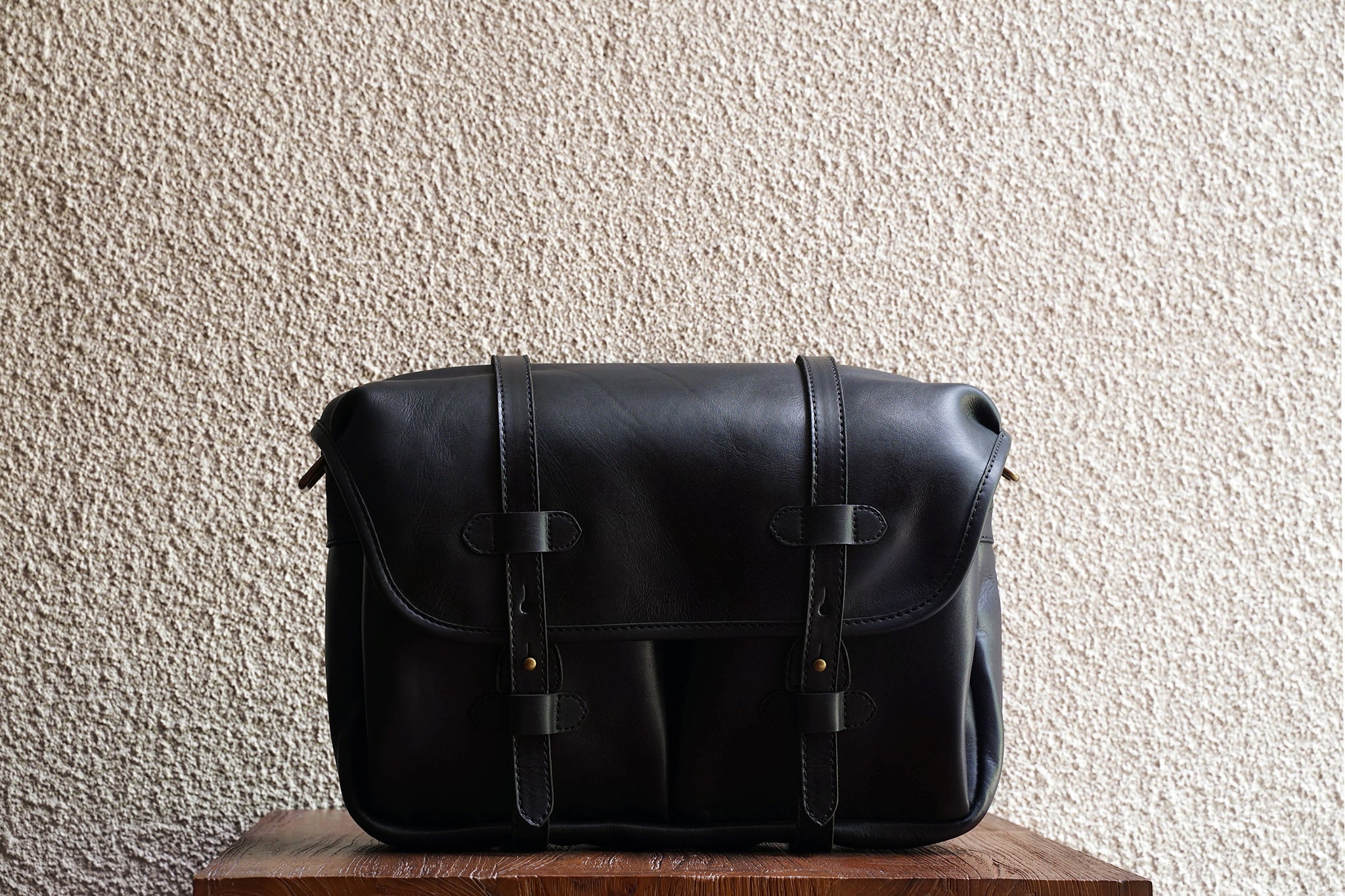 Our bags are made from as few leather pieces as possible. Fewer seams makes for a stronger bag.