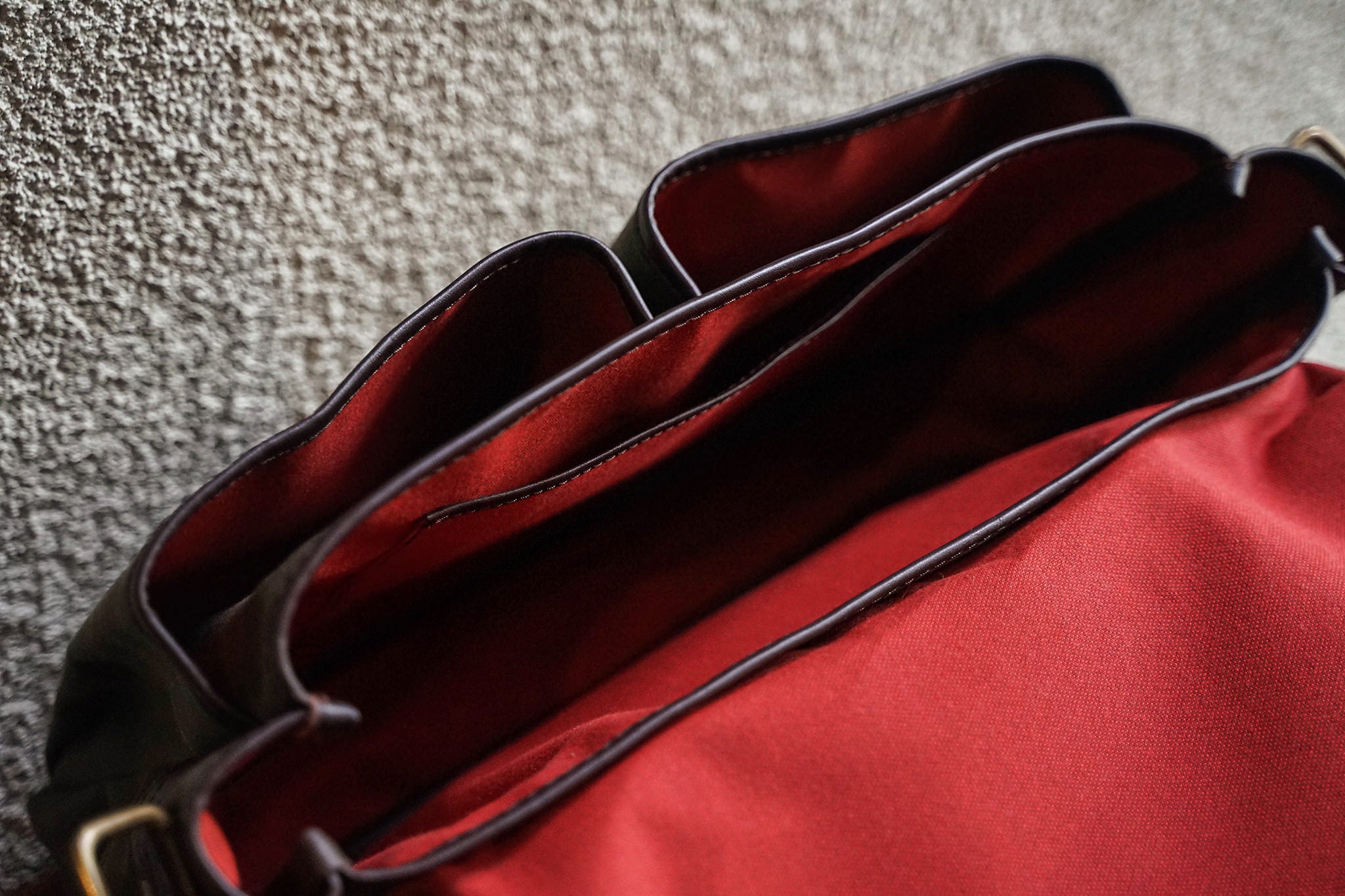 A view of the inside of the F.C. while empty. Note that all inside facing accessories such as rivets are covered, to avoid scratching the bag's contents.