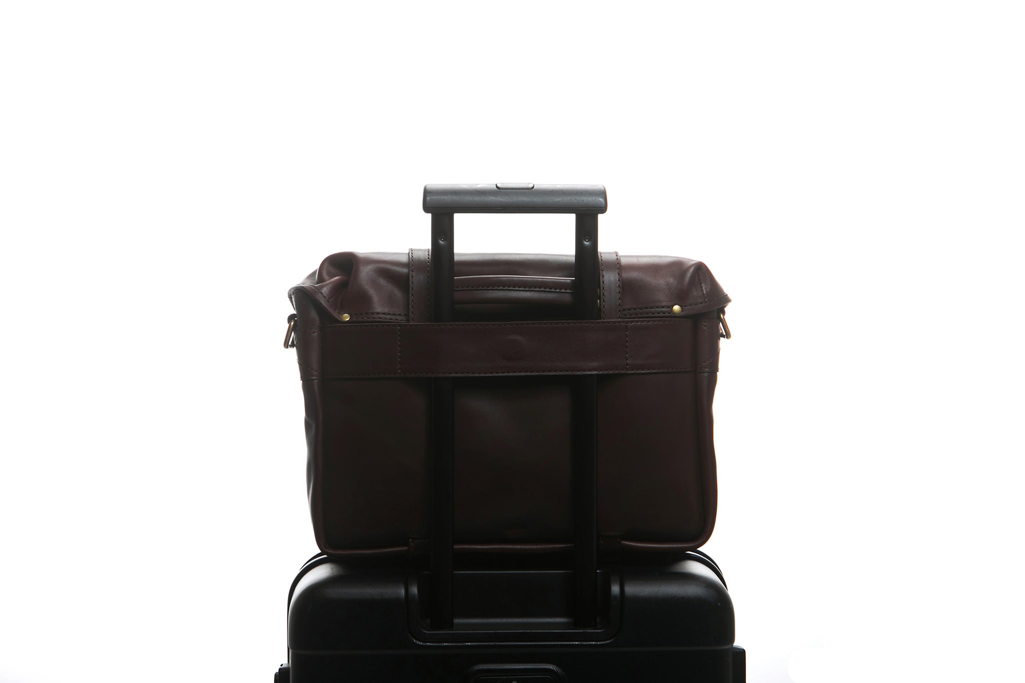 Traveling made easy with a Cravar bag. Shown here with an all leather F.C. bag.